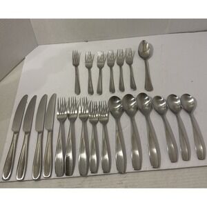 Lot of 22 Assorted Flatware-7 Spoons 11 Forks 4 Knifes-Mixed Lot (15 Same Style)